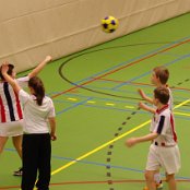 Lastige bal voor Delana, maar ze weet Alexander toch te bereiken.